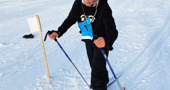Barn som åker längdskidor