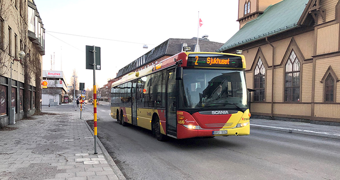X-trafiks buss på Nygatan i Bollnäs